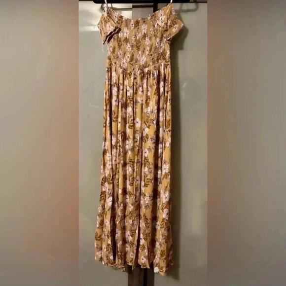 BNWT Floral Smocked Maxi Dress - Picture 7 of 7